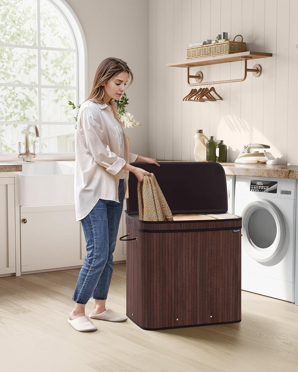 SONGMICS Bamboo Laundry Hamper with Lid, 39.6-Gallons, with Handles