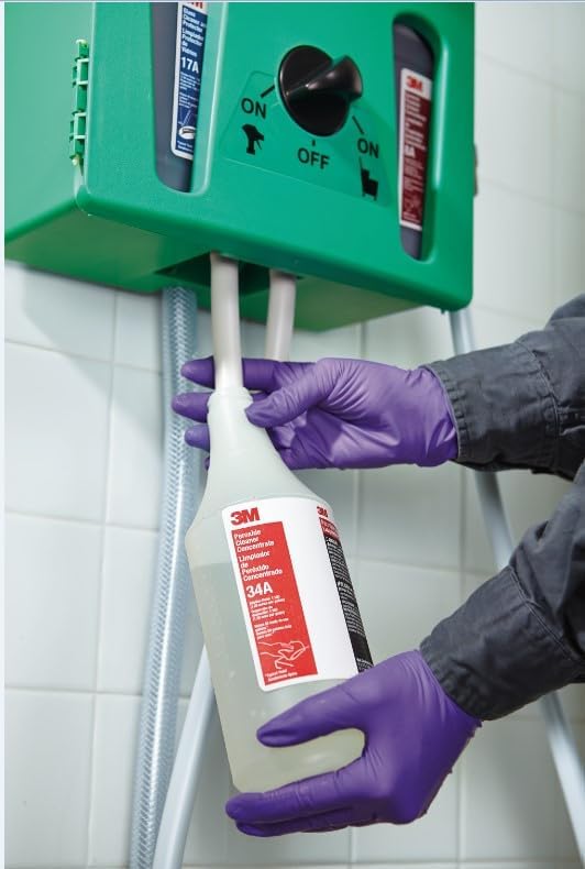 3M™ Floor Stripper LO Concentrate 22A, 0.5 Gallon - Image 2