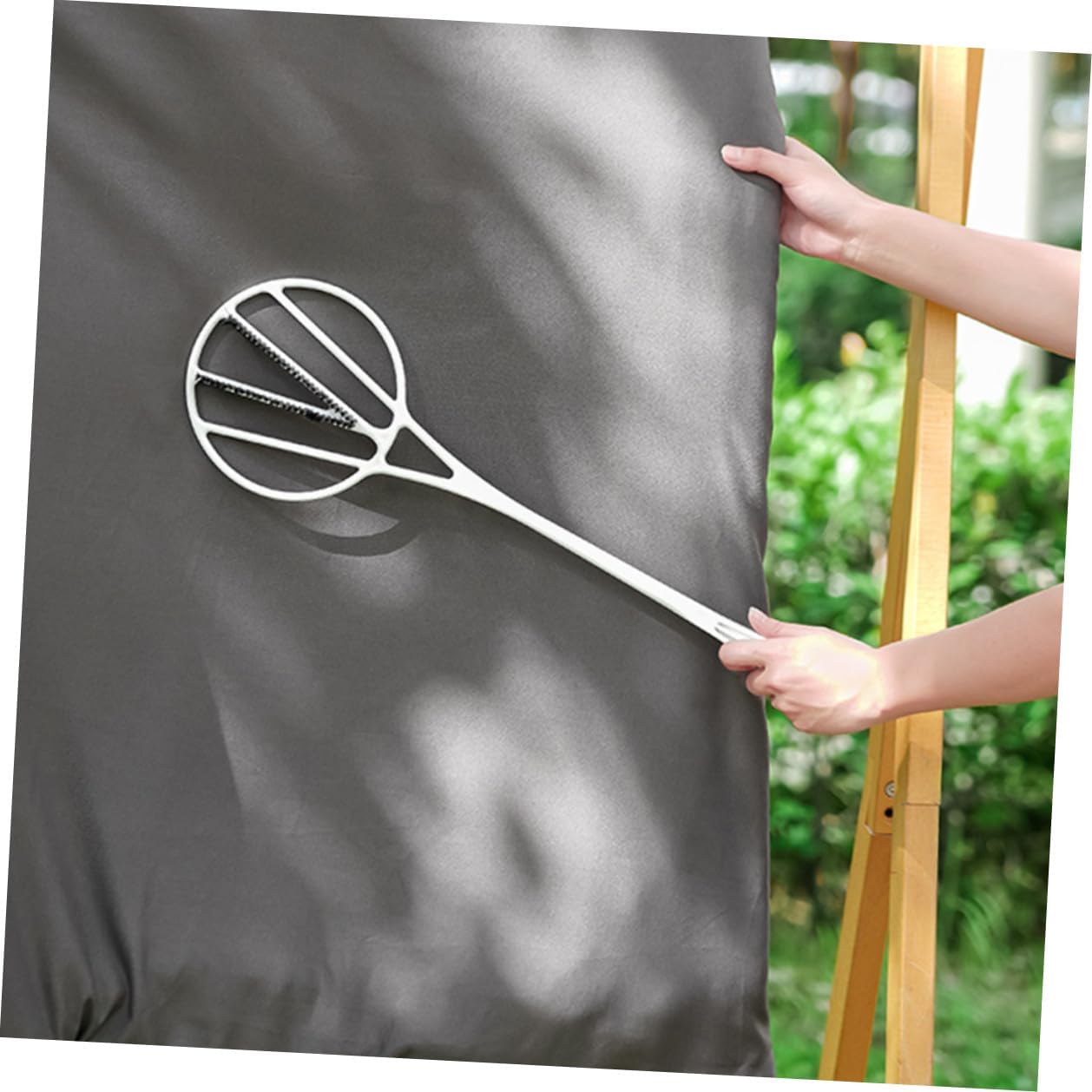 VICASKY Quilt Cleaning Tool with Long Handle for Dust and Mattress Dust Removal White Quilt Duster for Household Cleaning Suitable for Drying Down Duvet Care