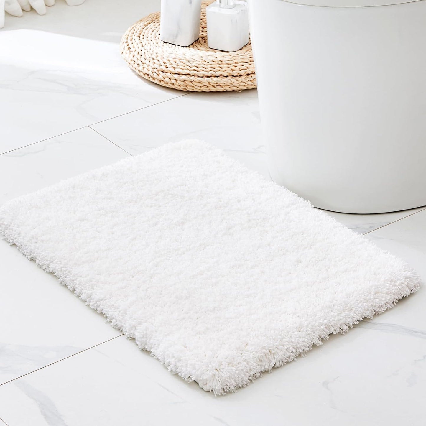 Disolla White Bathroom Rug 17x24 - Non-Slip Plush Small Bath Mat, Highly Absorbent & Ultra Soft Fluffy Floor Mat, Machine Washable for Shower and Tub