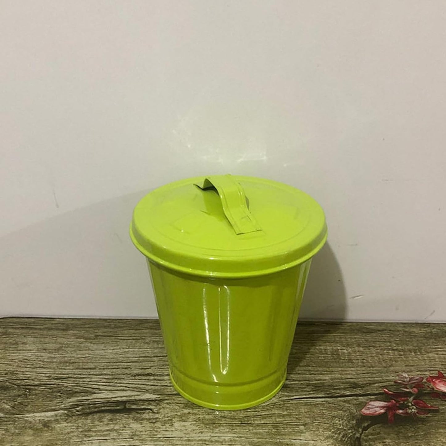 Innovative Iron Themed Trash Bin Household Rubbish Container Small Wastebasket Decorative Iron Trash Can