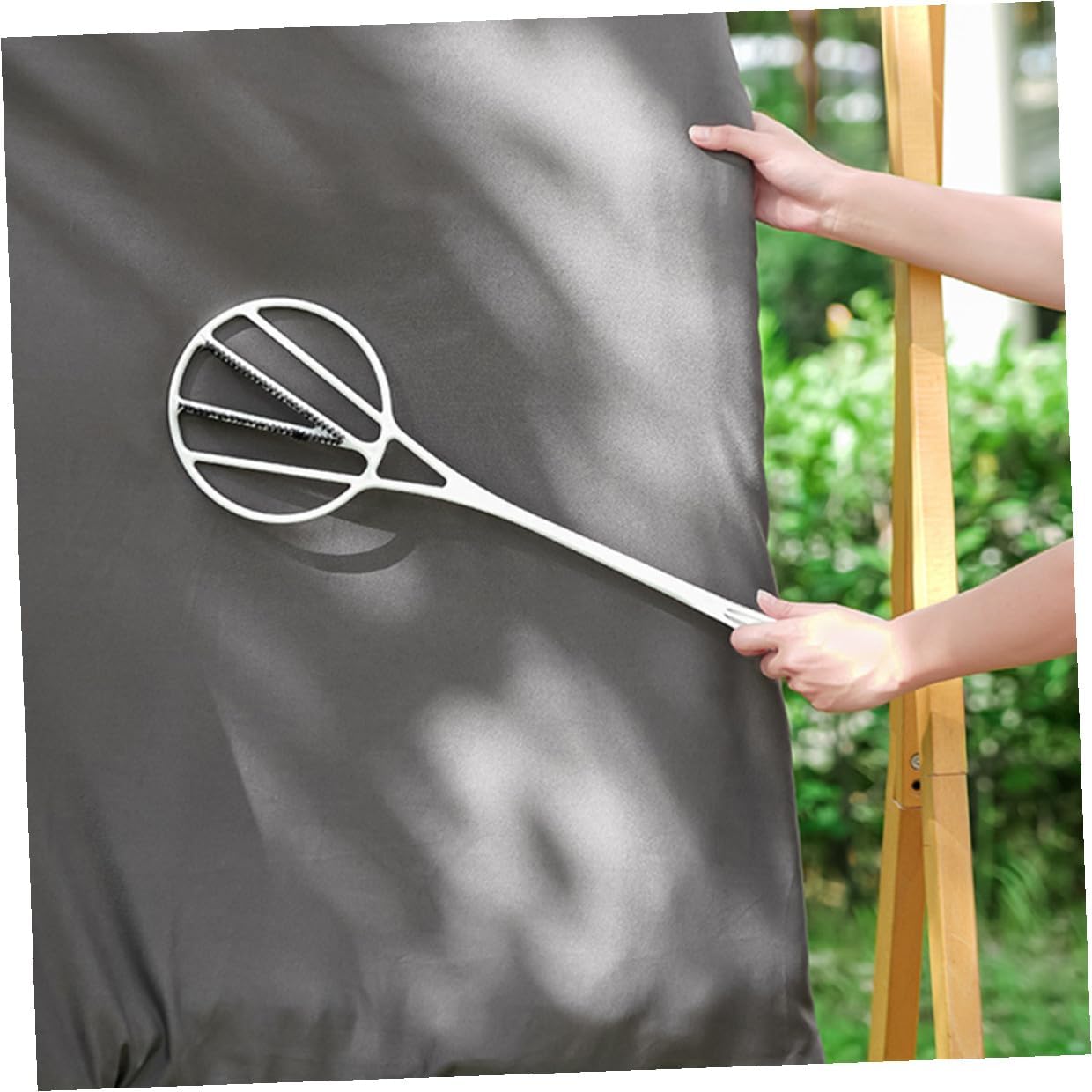 KICHOUSE Quilt Dust Cleaning Tool with Long Handle, White Quilt Beater for Dust Removal and Fluffing, Household Cleaning Duster for Bedding Down Jackets