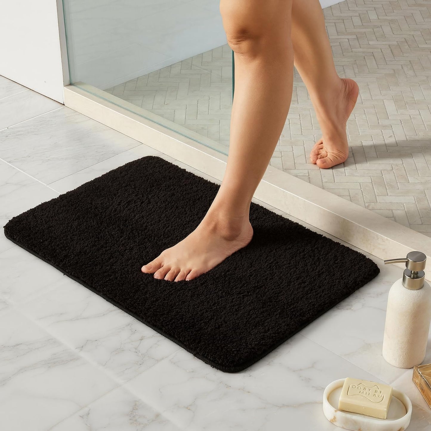 TYUU Black Bathroom Rug, Ultra Soft Bath Rugs Non Slip Washable, Super Absorbent Quick Dry Small Bath Mat with Rubber Backing for Bathroom Floor, Shower, or Sink, Black 16" x 24"