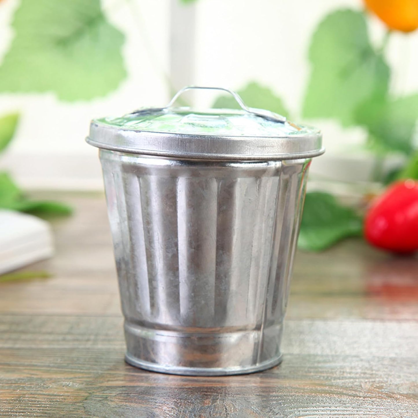 Innovative Iron Themed Trash Bin Household Rubbish Container Small Wastebasket Decorative Iron Trash Can