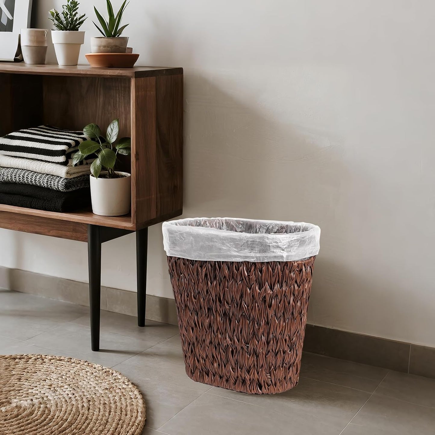 Wicker Trash Can,Waterproof Bathroom Waste Basket,Plastic Wicker Woven Waste Basket with Built-in Handles, 19 Liters/5 Gallons,Decorative Boho Rubbish Bin for Bedroom, Office, Kitchen, Laundry (brown)