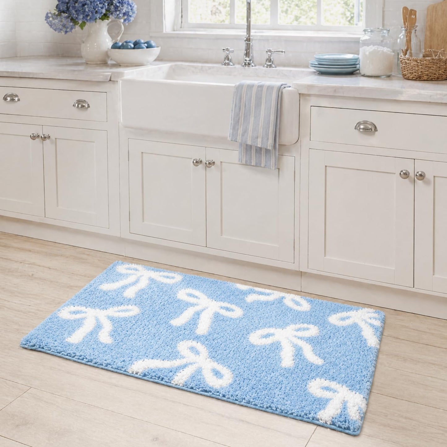 Tinideya Blue Bow Bathroom Rug 20 x 32 Inch Coquette Bath Mat Non Slip Absorbent Microfiber Floor Mat Machine Washable Cute Bow Rug for College Dorm Vanity Bedroom Bathroom Decor