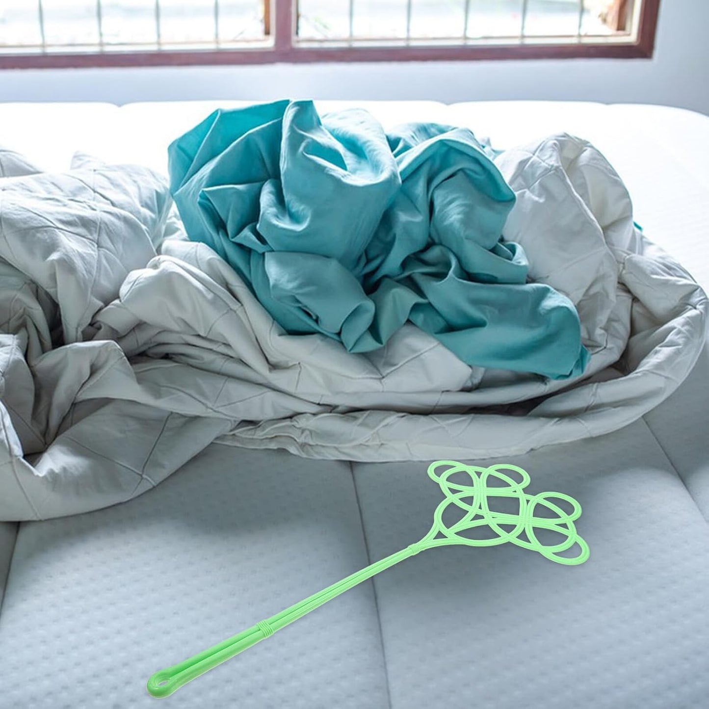 Long Handle Quilt Beating Tool and Rug Dust Cleaning Paddle for Household Blanket and Mattress Dust Removal Traditional Down Duster for Drying and Dusting Bedding Random Color
