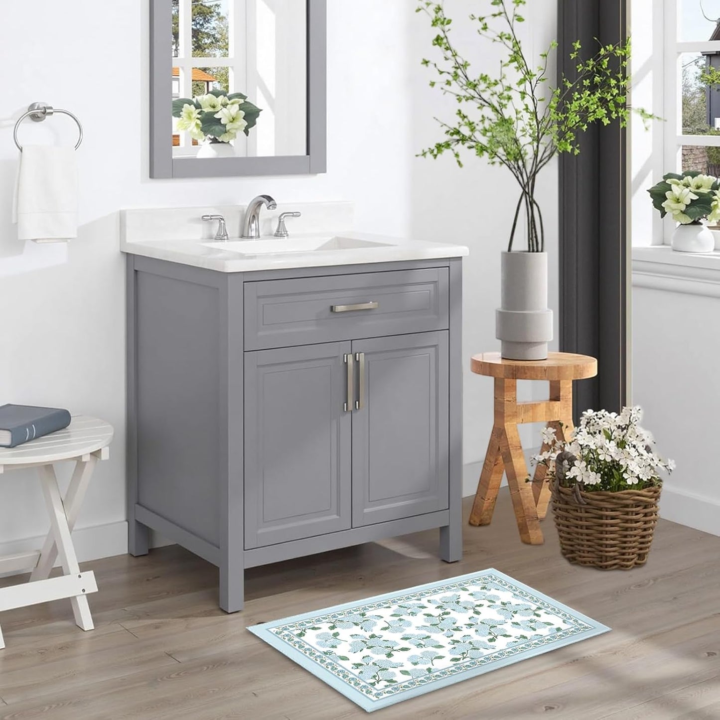 Blue Hydrangea Bath Rug Summer Floral Bath Mat 20x32 Inch Flowers Print Non Slip Backing Bathroom Carpet Low Pile Absorbent Doormat for Tub Bathroom Entryway Front Door