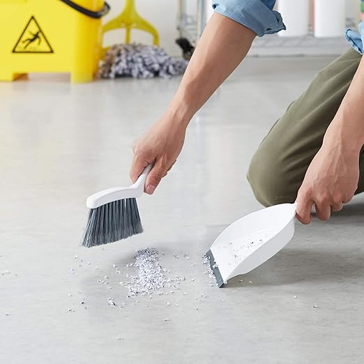 Amazon Basics Mini Brush and Dustpan Set - Image 7