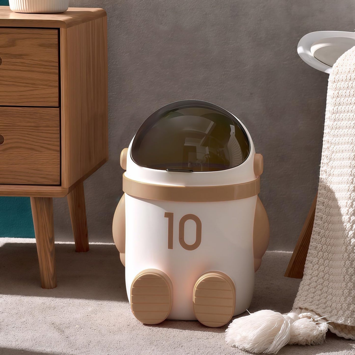 Sylfaen Astronaut Trash Can Wastebasket, 12 Liter / 3.2 Gallon Bathroom Garbage Can with Lid, Garbage Can for Kids, Cute Trash Can for Bedroom, Kids Room, Bathroom, Living Room (Khaki)
