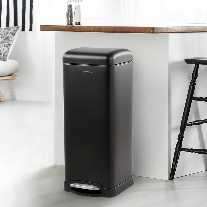 happimess HPM1007B Betty Retro 8-Gallon Step-Open Trash Can - Image 2