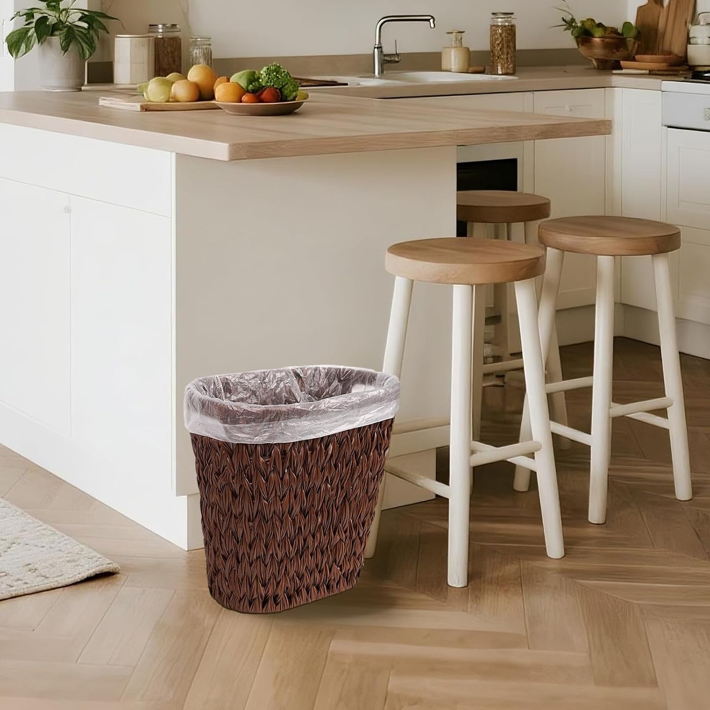 Wicker Trash Can,Waterproof Bathroom Waste Basket,Plastic Wicker Woven Waste Basket with Built-in Handles, 19 Liters/5 Gallons,Decorative Boho Rubbish Bin for Bedroom, Office, Kitchen, Laundry (brown)