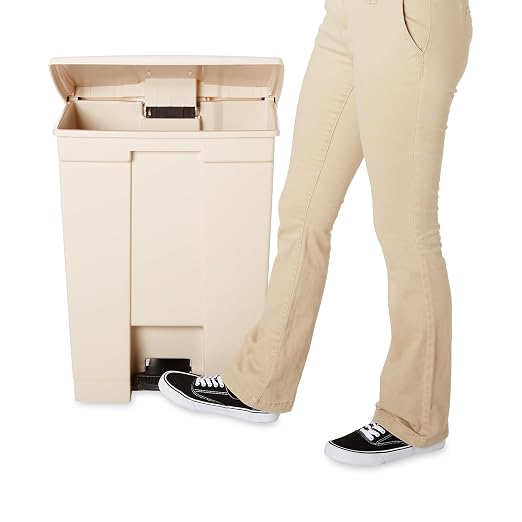 Rubbermaid Commercial Products Legacy Step-On Trash Can, Hands-Free Garbage Can - Image 4