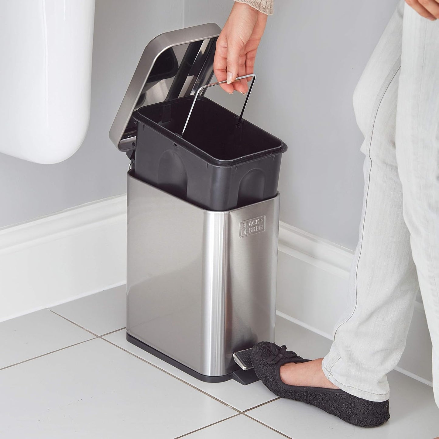 BLACK+DECKER BXBN0005GB 5L Metallic Grey Pedal Bin with Soft Close Lid, Stainless Steel, 30cm x 14cm x 29cm