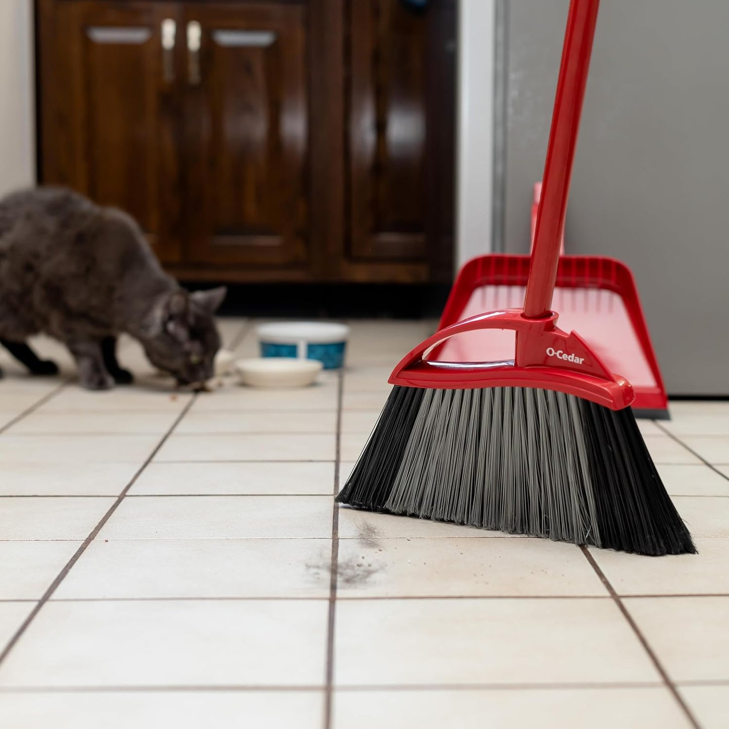 O-Cedar Pet Pro Broom with Step-On Dustpan | Remove 99% with One Sweep | Removes 3 Times More Pet Hair | Quiet Cleaning Tool for Cat and Dog Owners