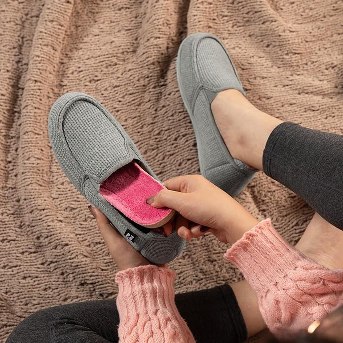 RockDove Women's Two-Tone Hoodback Slipper - Image 2
