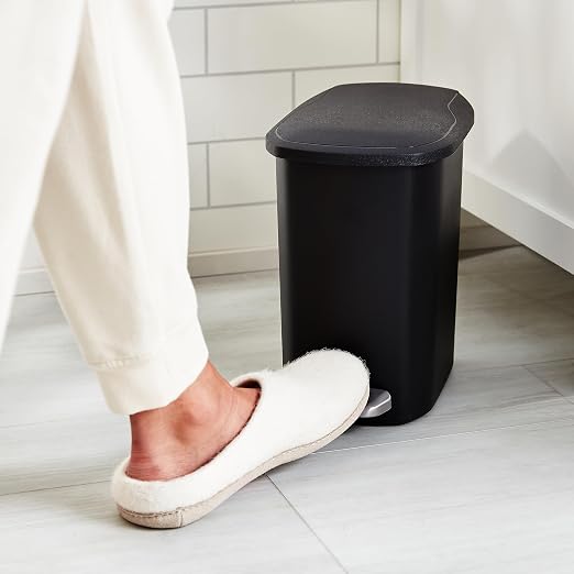Amazon Basics Compact Plastic Bathroom Trash Can - Image 7