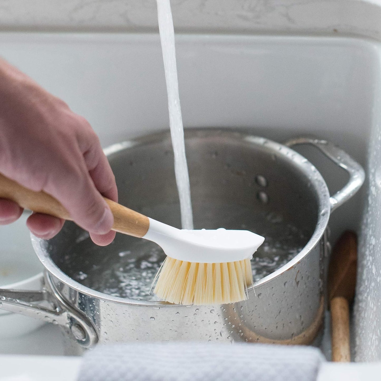 Full Circle Daily Dish Brush-Bamboo Handle Dish Brush–Sustainable Kitchen Cleaning with Tough Bristles-Natural Dish Scrubber,Nonstick & Cast Iron Cleaner-Long Handle Brush for Dishes,Pots,and Pans