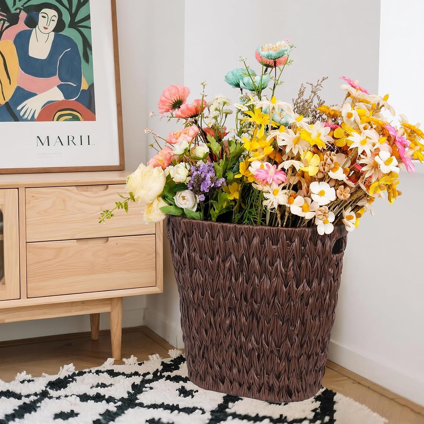 Wicker Trash Can,Waterproof Bathroom Waste Basket,Plastic Wicker Woven Waste Basket with Built-in Handles, 19 Liters/5 Gallons,Decorative Boho Rubbish Bin for Bedroom, Office, Kitchen, Laundry (brown)