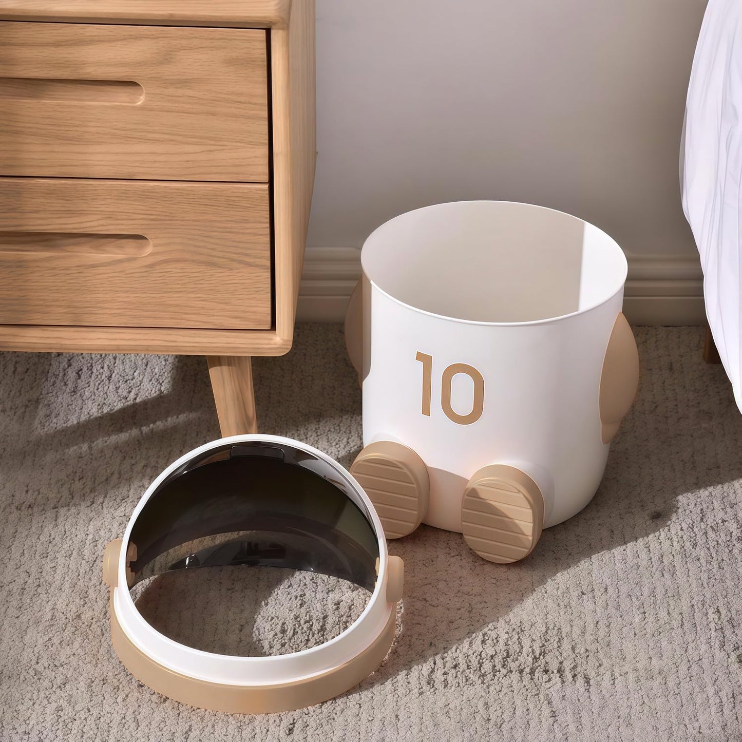 Sylfaen Astronaut Trash Can Wastebasket, 12 Liter / 3.2 Gallon Bathroom Garbage Can with Lid, Garbage Can for Kids, Cute Trash Can for Bedroom, Kids Room, Bathroom, Living Room (Khaki)