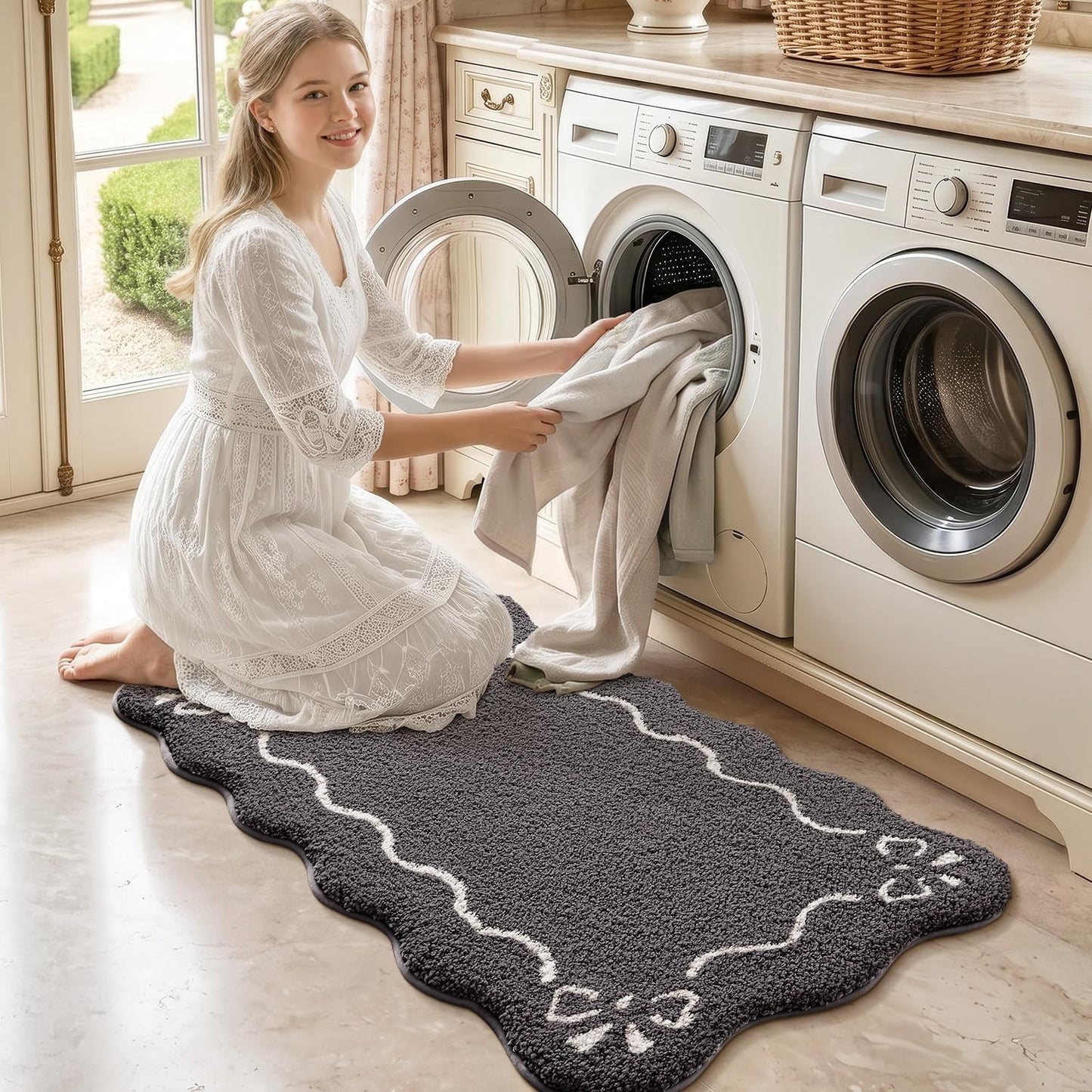 LUMI Scalloped Bathroom Rug, Cute Plush Microfiber Bath Mat, Super Absorbent & Quick Dry Shower Mat, Machine Washable Floor Carpet for Tub, Dark Grey, 24"x36"