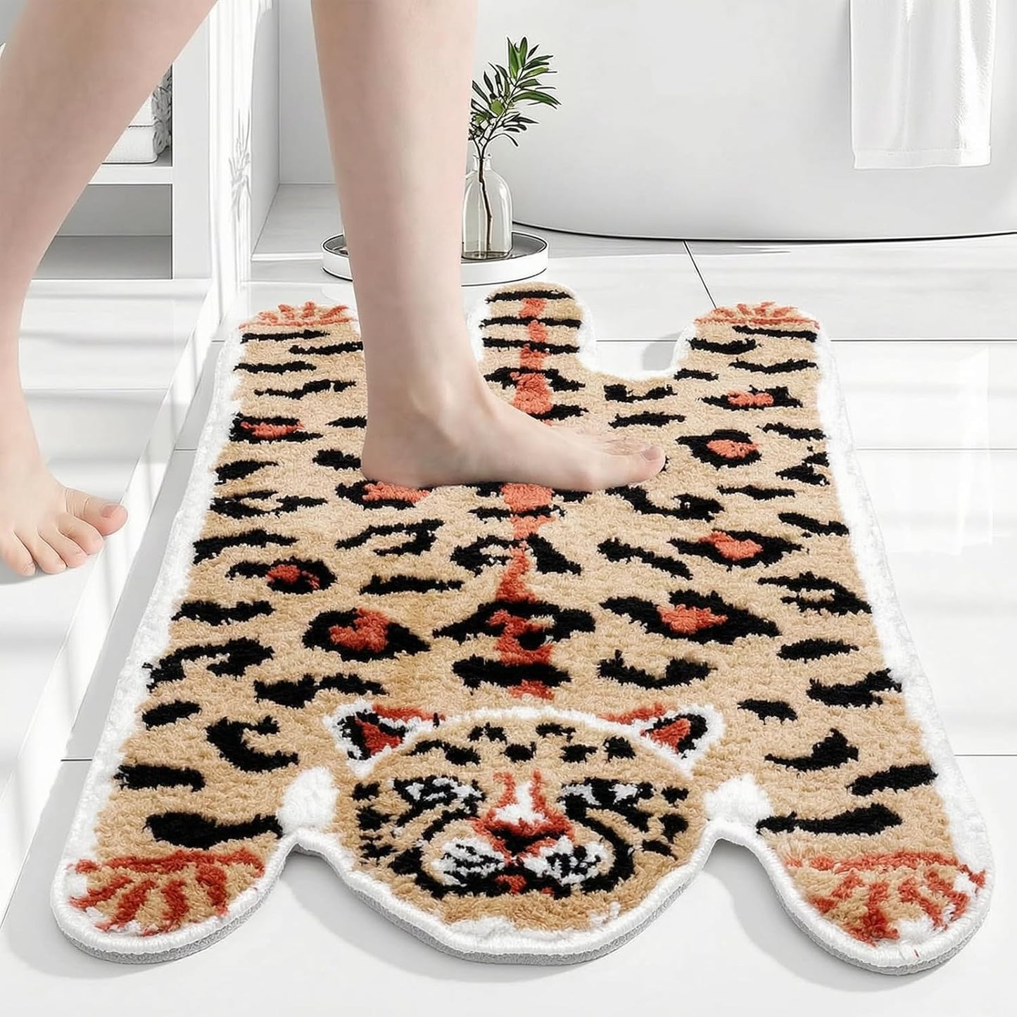 Seek4comfortable Leopard Bath Mat for Bathroom, Soft Animal Print Bathroom Rugs, Non-Slip Cheetah Rug for Shower and Tub, Water Absorbent Funky Bathmat Decor