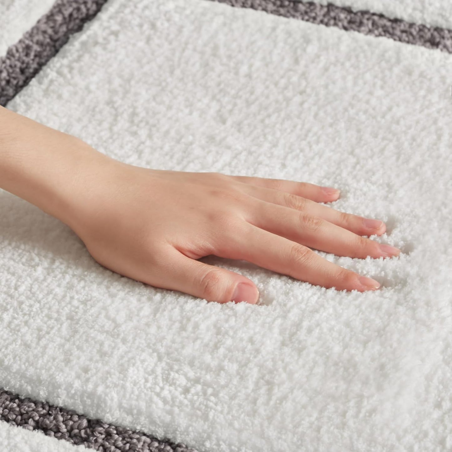 Madison Park Roan Bath Rug 17x24, Thick Absorbent Microfiber Bathroom Mat, Non Slip TPR Backing, Machine Washable, Oeko-TEX Certified, Hotel-Inspired Tufted Plush Design, Grey
