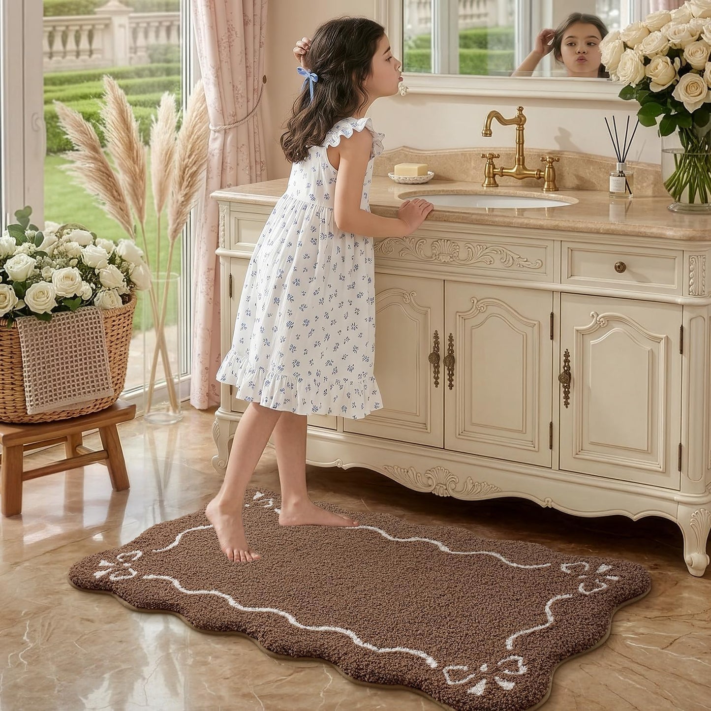 LUMI Scalloped Bathroom Rug, Cute Plush Microfiber Bath Mat, Super Absorbent & Quick Dry Shower Mat, Machine Washable Floor Carpet for Tub, Brown, 24"x36"