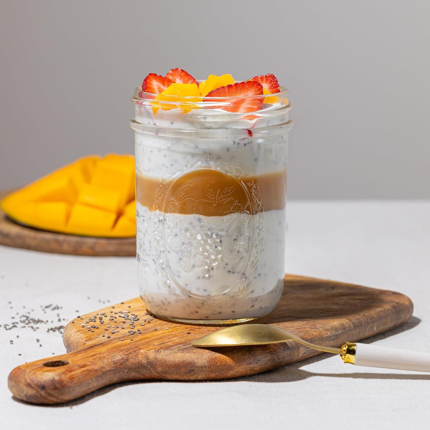 Wide Mouth Mason Jars 16 oz [2-Pack] with Airtight Lids – Glass Jars for Overnight Oats, Yogurt Parfait & Chia Pudding | BPA-Free Leak-Proof Lids