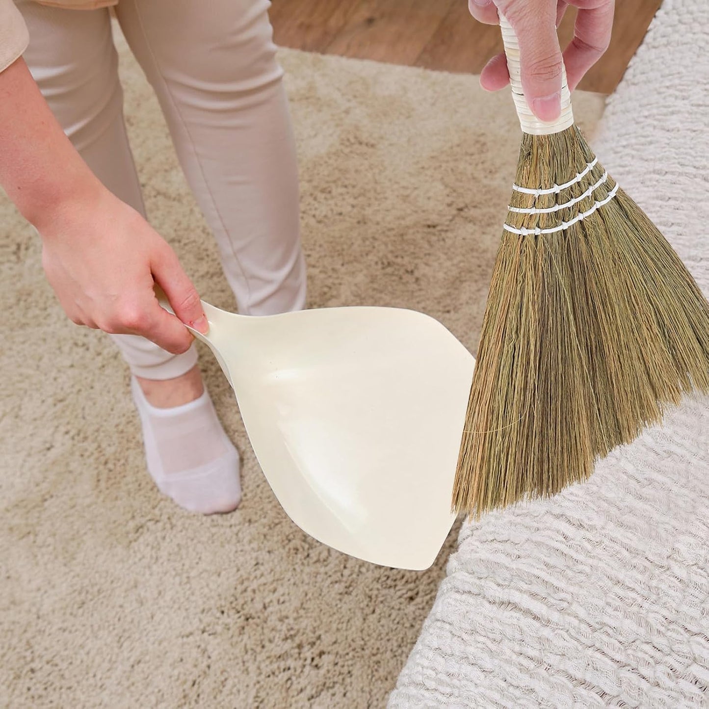 Generic Handheld Natural Straw Whisk Broom 20x28cm Small Lightweight Whisk Broom for Indoor Household Cleaning and Pet Hair Removal
