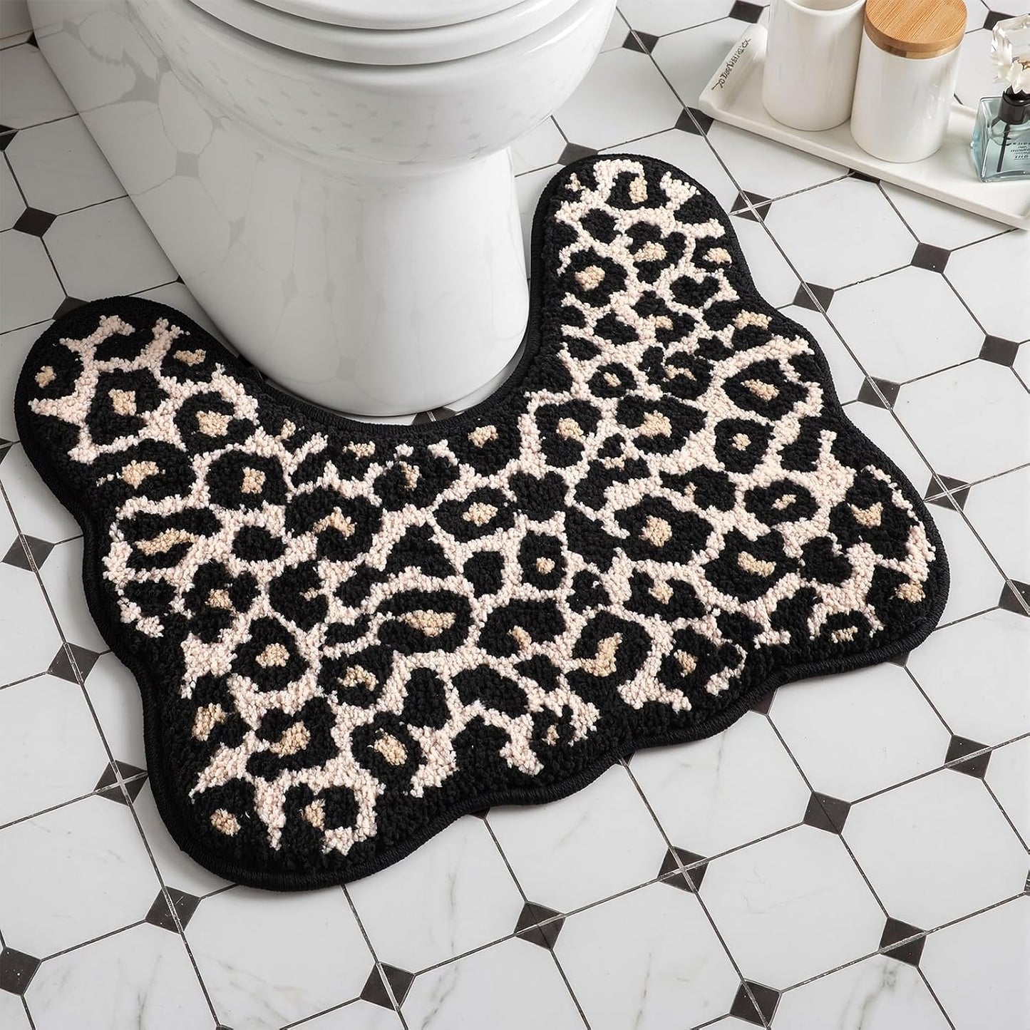 Cheetah Print Toilet Rug U Shaped Scalloped Leopard Bathroom Rug Luxury Non Slip Absorbent Washable Toilet Mat Soft Plush Bat Mat Leopard Bathroom Decor