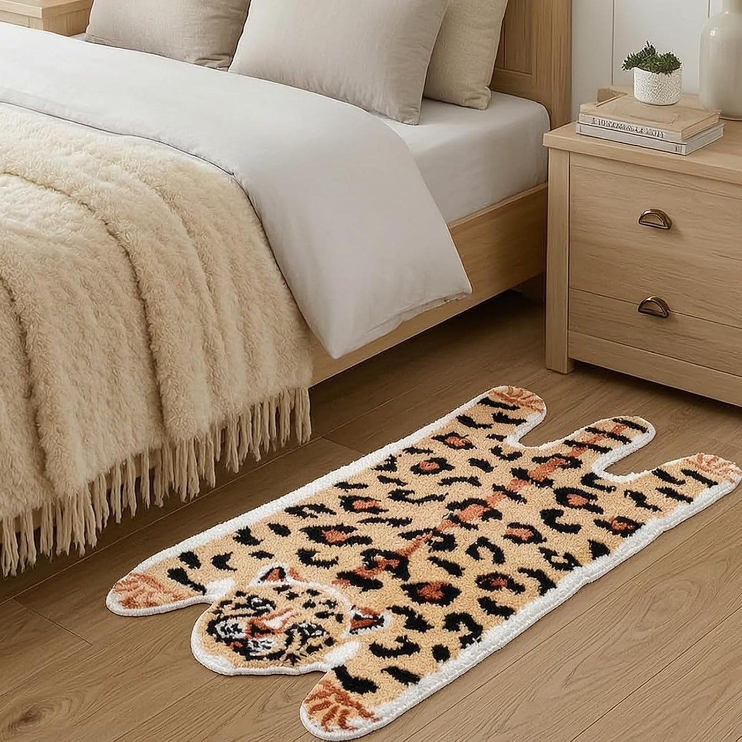 Seek4comfortable Leopard Bath Mat for Bathroom, Soft Animal Print Bathroom Rugs, Non-Slip Cheetah Rug for Shower and Tub, Water Absorbent Funky Bathmat Decor