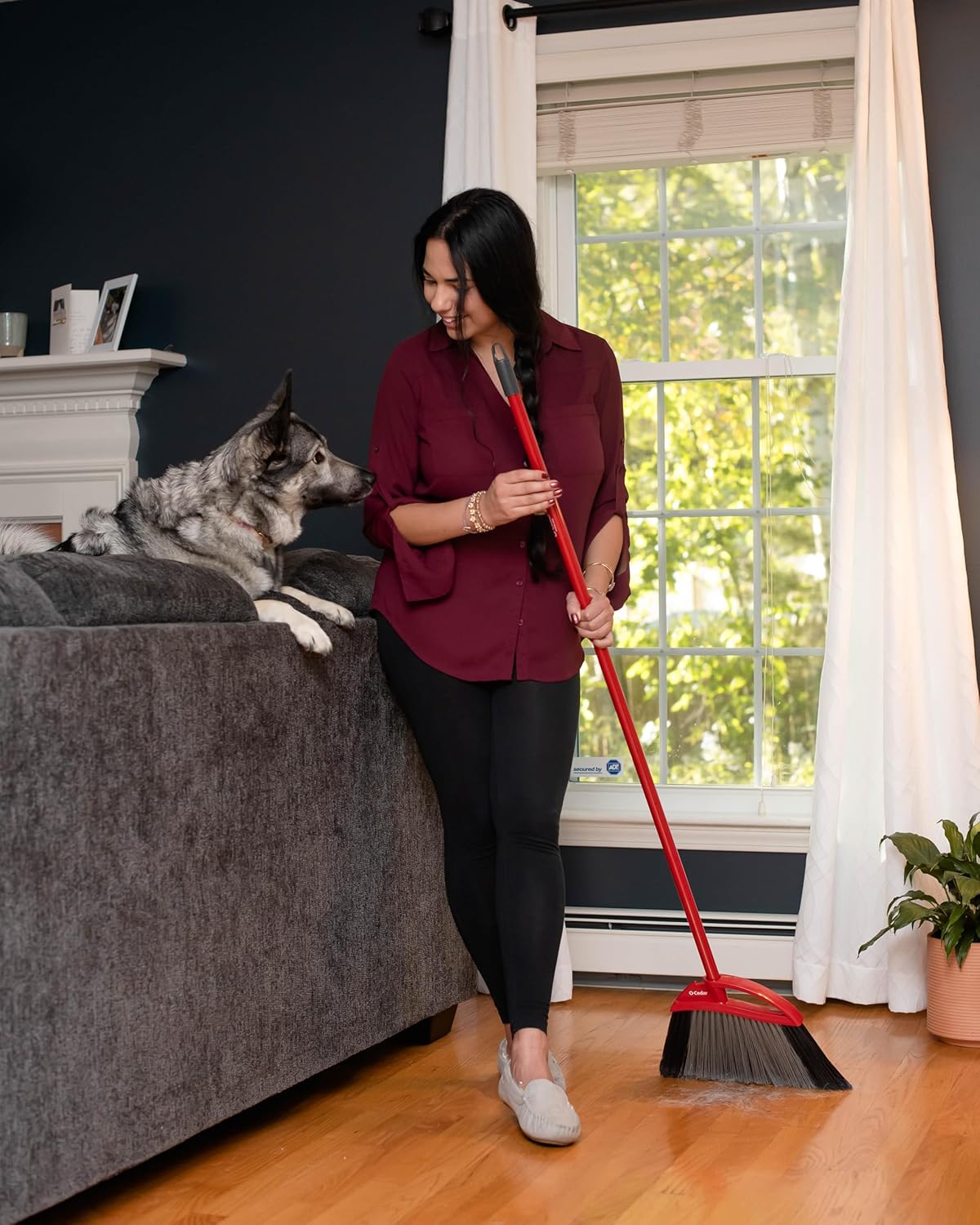 O-Cedar Pet Pro Broom with Step-On Dustpan | Remove 99% with One Sweep | Removes 3 Times More Pet Hair | Quiet Cleaning Tool for Cat and Dog Owners