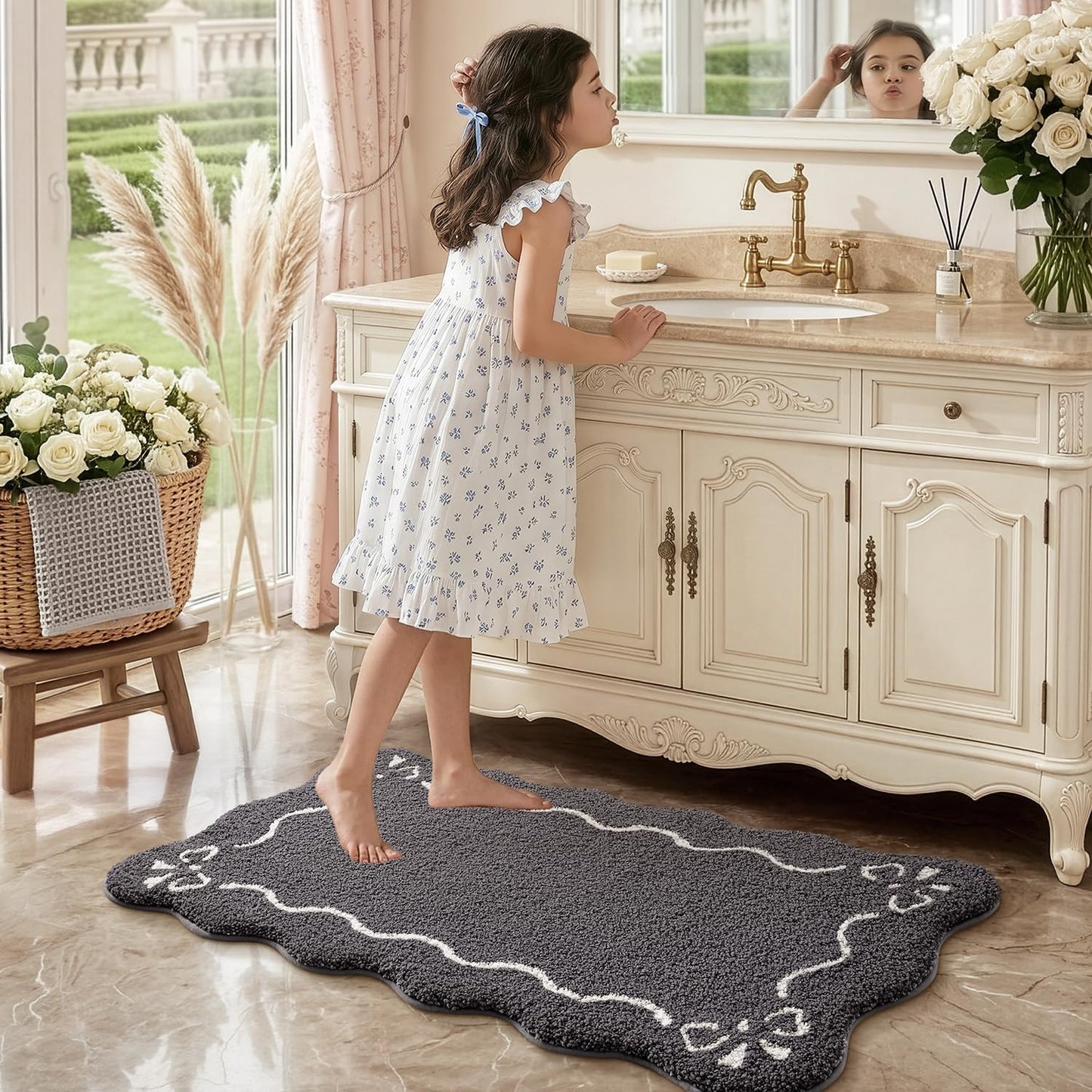 LUMI Scalloped Bathroom Rug, Cute Plush Microfiber Bath Mat, Super Absorbent & Quick Dry Shower Mat, Machine Washable Floor Carpet for Tub, Dark Grey, 24"x36"
