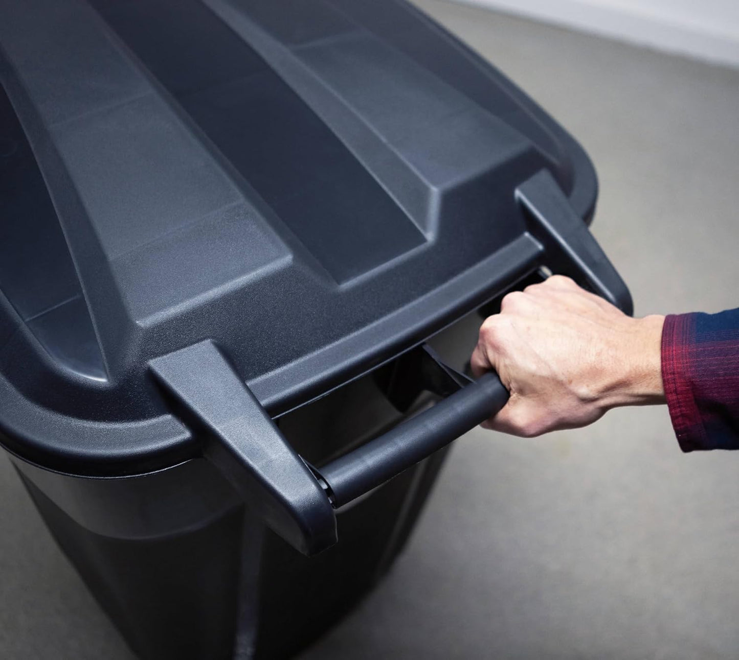 32 Gallon Wheeled Heavy Duty Plastic Garbage Can with Attached Lid – Rugged Wheels, Easy Grip Handle for Indoor/Outdoor Use