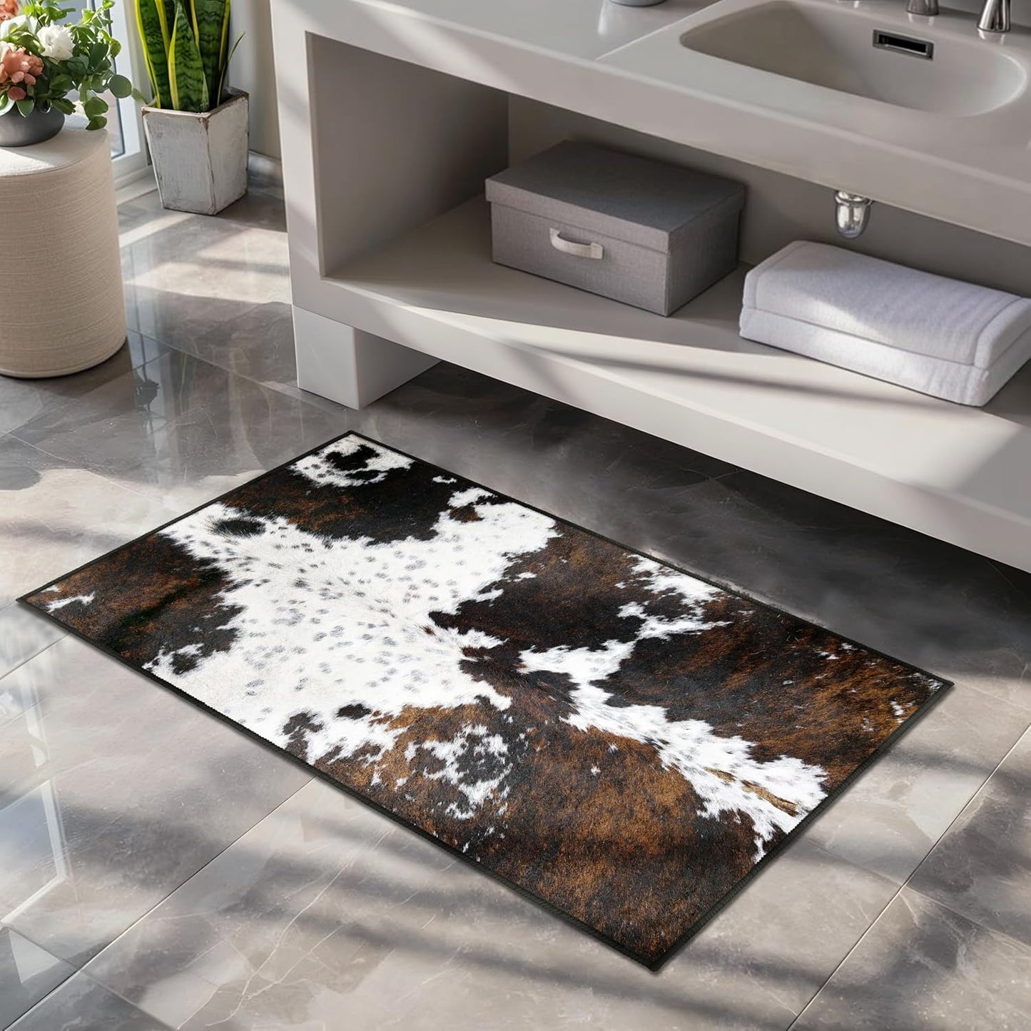 Western Cow Print Bathroom Mat 20x32in Cowhide Soft Thin Bathroom Rugs Fit Under Door Absorbent Non Slip Washable Bath Rugs for Bathtub Shower Sink (Black, 20x32in)
